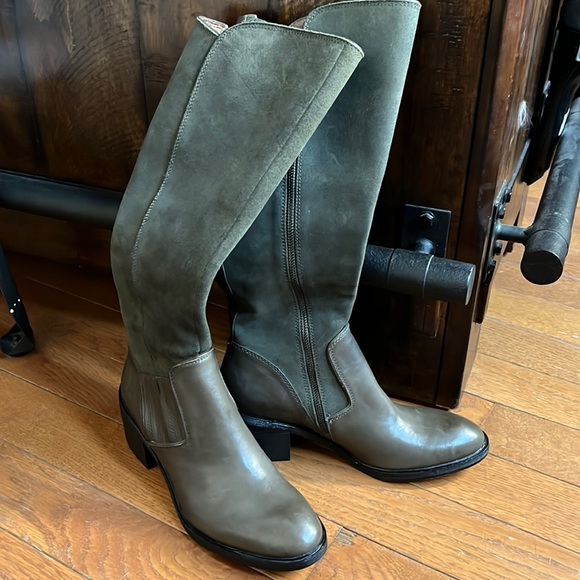 Donald J. Pliner Shoes - NWOT Donald J Pliner Envy olive green leather boots size 8.5